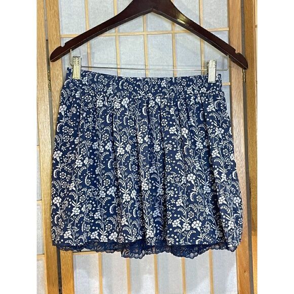 Forever 21 Med Floral Miniskirt - Picture 2 of 9